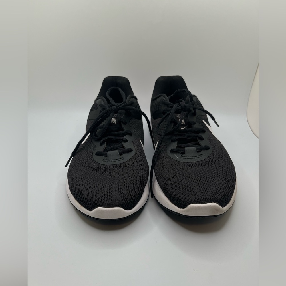 NIKE Men”s Revolution Black /White Athletic Running Shoes Size 8 W.  US - Picture 5 of 9